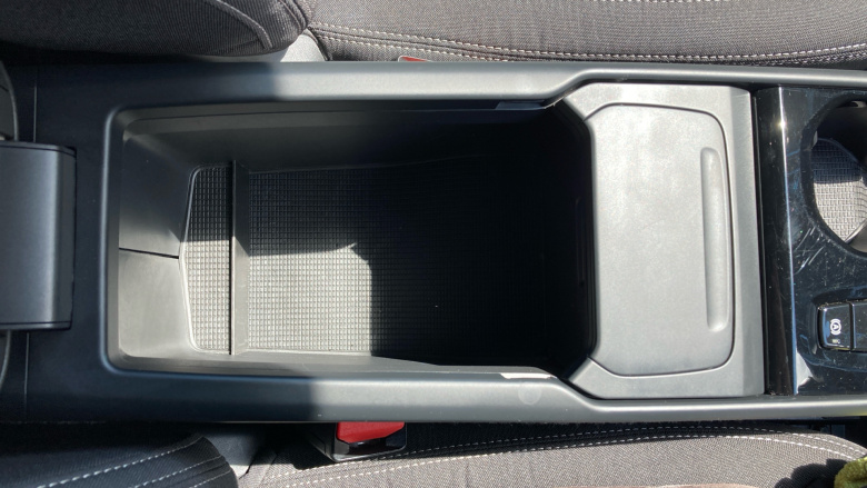 Volvo XC40 2.0 B4P Plus Dark 5dr Auto Petrol Estate